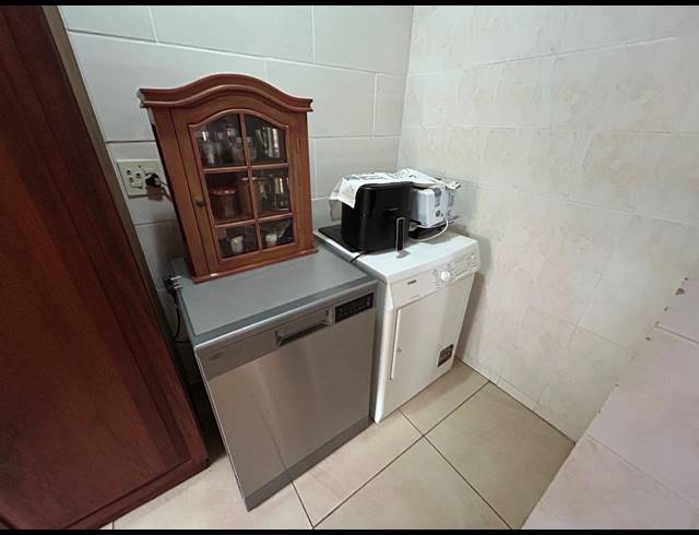 4 BEDROOM HOUSE FOR SALE IN WAVECREST